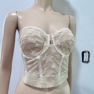 Young Smoothie Lace Bustier in Cream